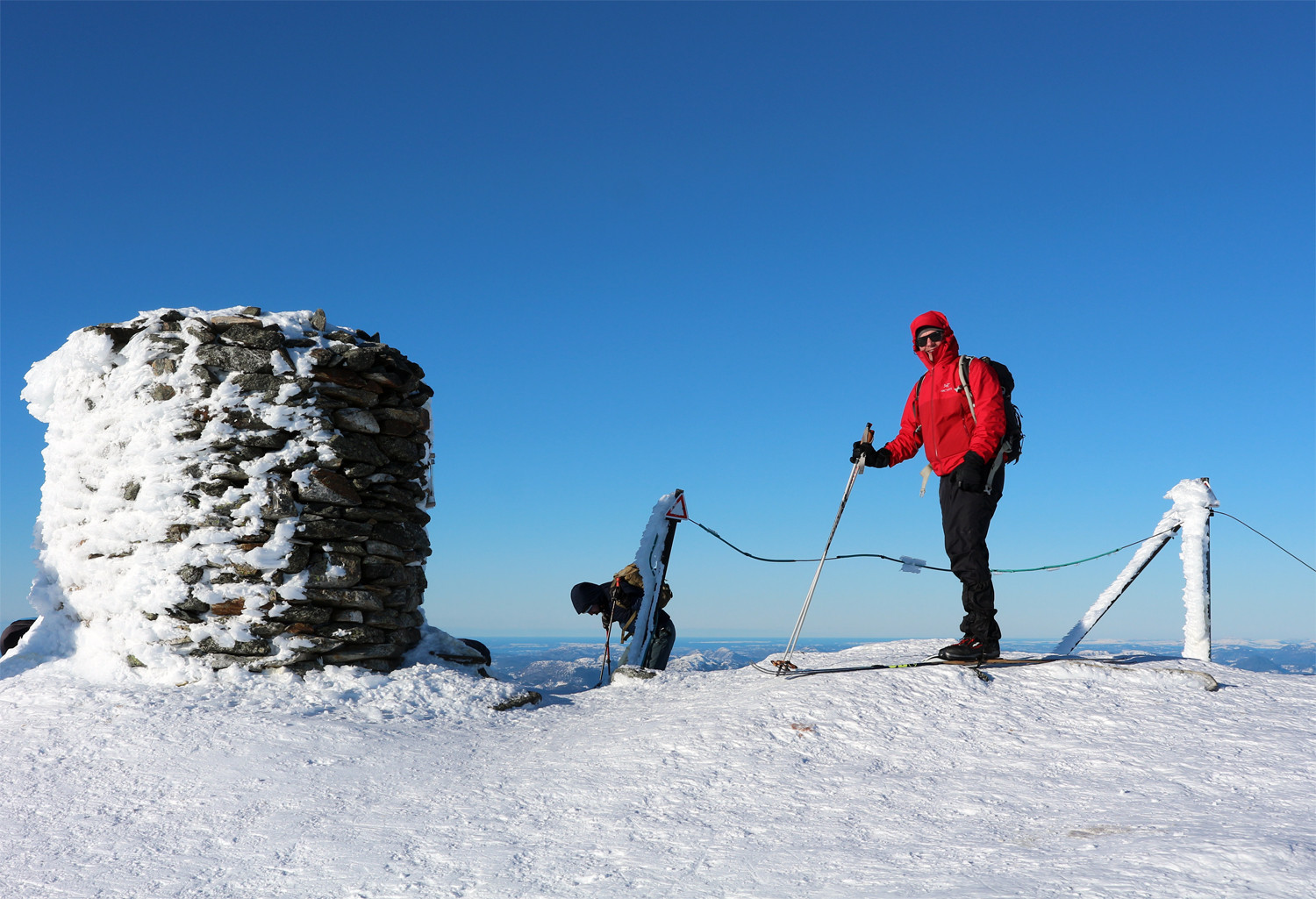 Skitur mot Gullfjelltoppen fra Osavatn i vinterlandskap
