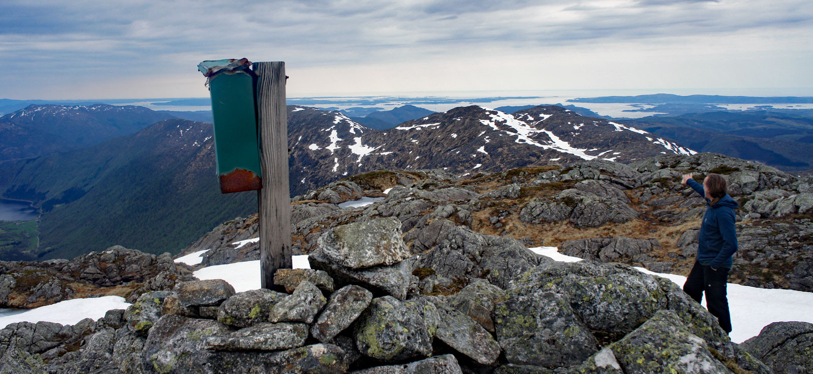 Svinningen 842 moh – ryggtravers over Osvidden i Os, fjellturer i Os og Bjørnafjorden