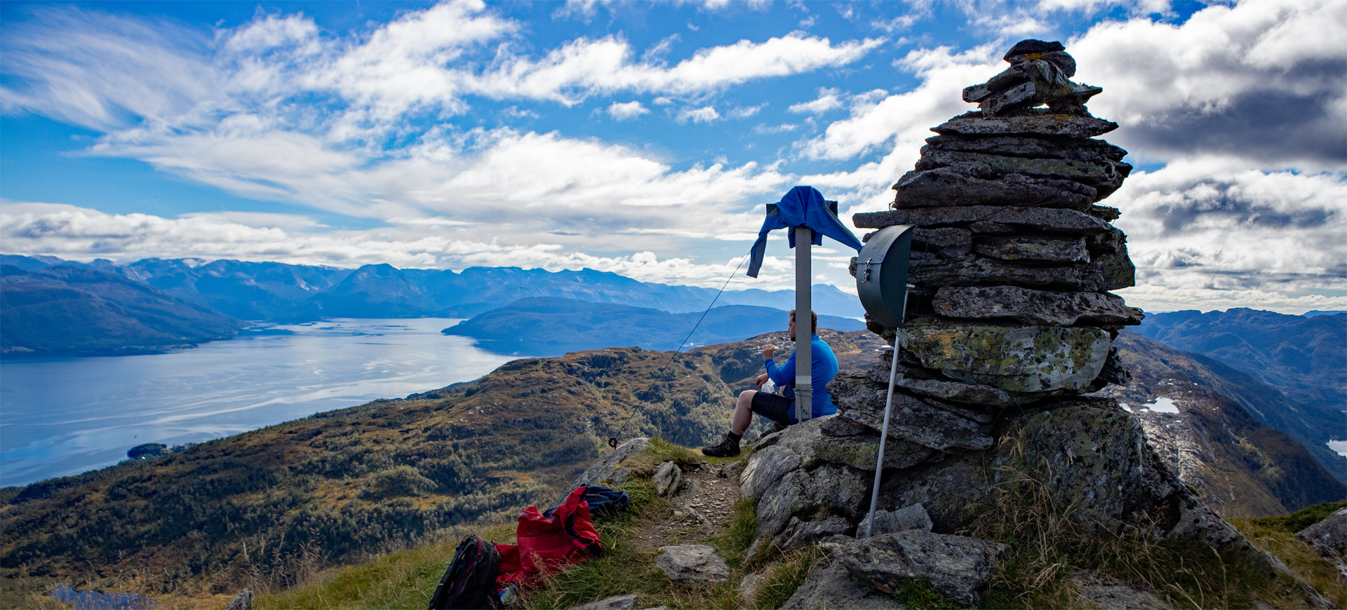 Kråkenos 814 moh fra Øvre Hålandsdalen – bratt stigning og stiger, fjellturer i Bjørnafjorden